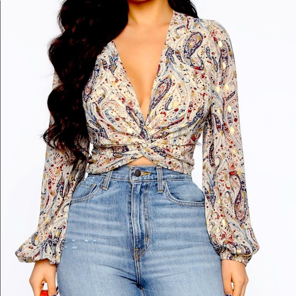 Fashion Nova Tops - Fashion Nova cropped V-neck Blouse